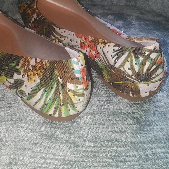 🎉Sale $25 Zigi Soho Floral Flats W/Crystals - Picture 5 of 8